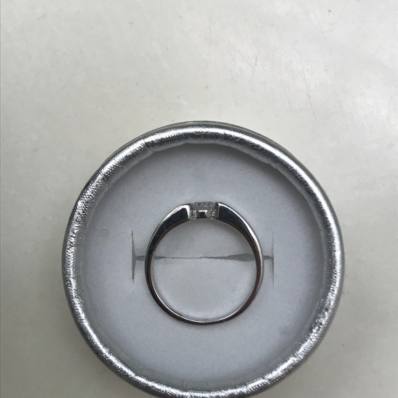 Women’s ring - Picture 2 of 4